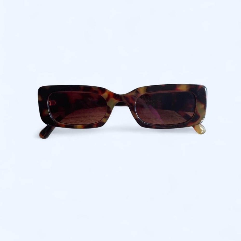 Brown Tortoise Women's Sunglasses
Size M/L - Picture 1 of 7